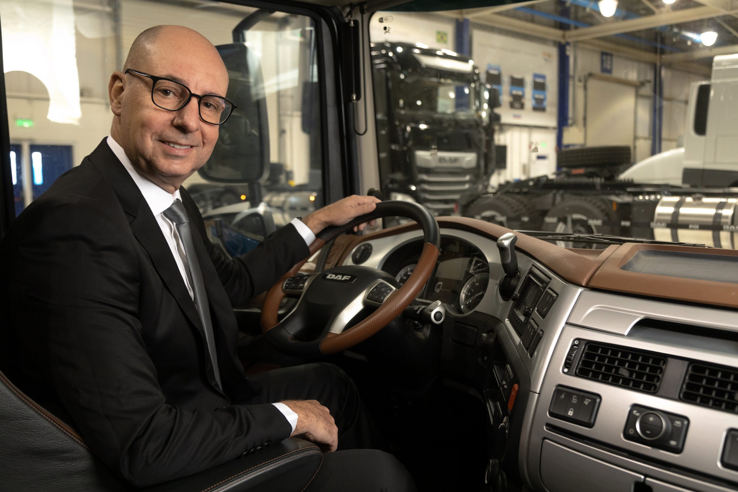 DAF lança linha de caminhões Euro 6 com novo motor PX-7